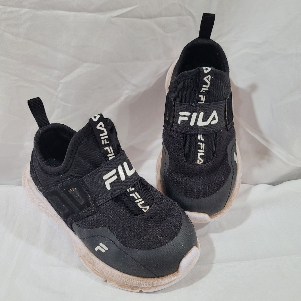 Fila Youth toddler Boys size 8 black Landbuzzer Running Shoe